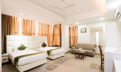 Sector 70 Hotel | Budget-Friendly Stay at Treebo House Inn with Breakfast