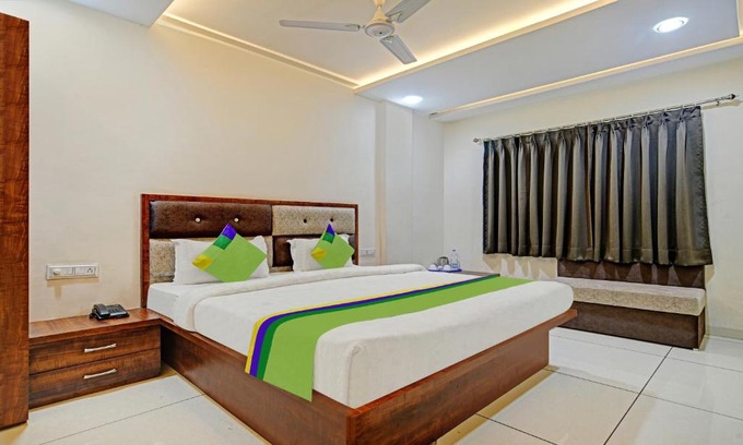 Indore Hotel | Inviting Stay at Treebo Jayshree Palace - Family Friendly