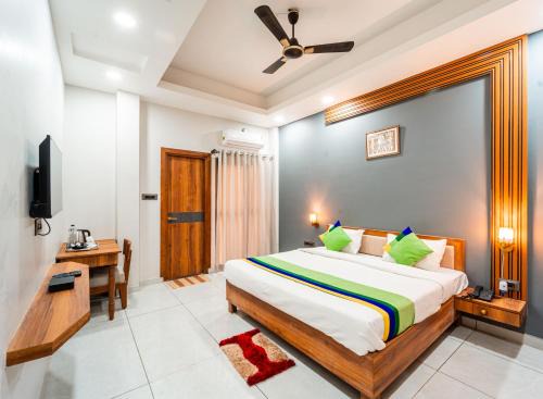 Bhopal Hotel | Relax at Treebo Lake City: Family-Friendly with Dining