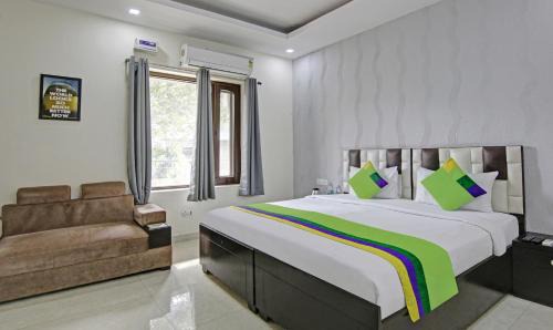 Noida Hotel | Inviting Treebo Modern Stays with Breakfast & Family Amenities