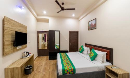 Varanasi Hotel | Budget-Friendly Hotel Om Shree Banaras with Family Dining