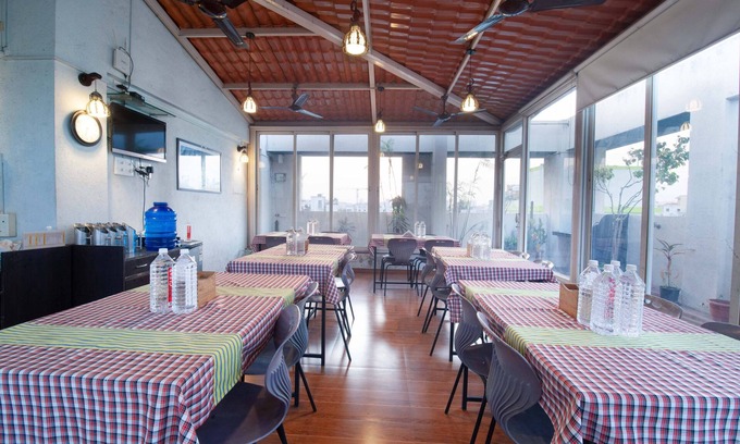 Hadapsar Hotel | Welcoming Treebo Park View Hadapsar with Family Amenities