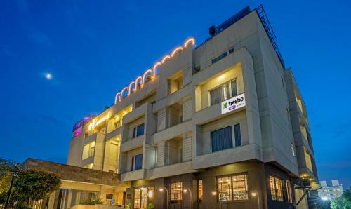 Panch Batti Hotel | Modern Treebo Premium Baramasi with Family-Friendly Amenities