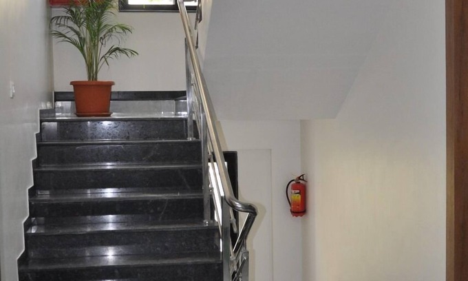 Hadapsar Hotel | Convenient Treebo Raana Encore - Family-Friendly Stay