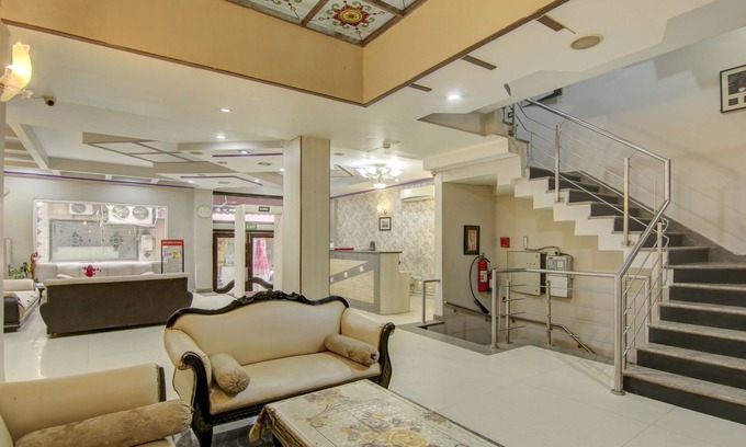 Karol Bagh Hotel | Convenient Stay at Treebo Rockwell Plaza with Breakfast & More