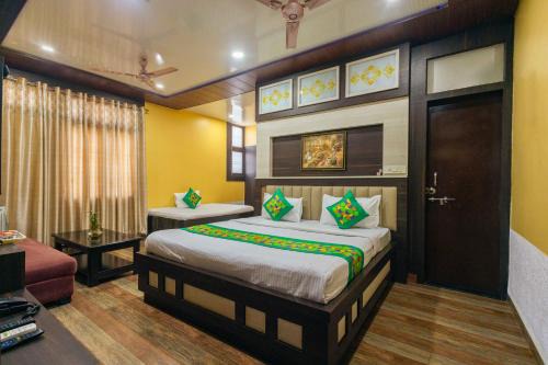 Sarnath Hotel | Discover Comfort at Hotel Saumendra Residency with Breakfast