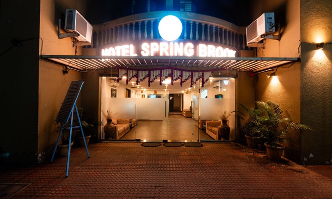 Kalyani Nagar Hotel | Comfortable Stay at Treebo Spring Brooks, Kalyani Nagar