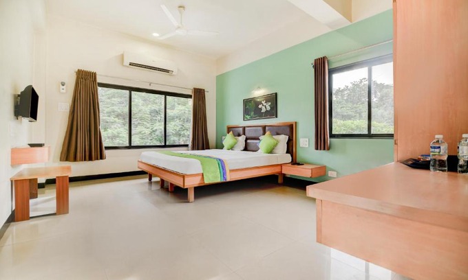 Satara Hotel | Inviting Treebo Trend Gul-Bahar in Satara with Breakfast