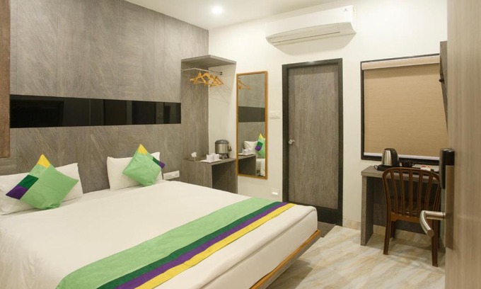 Surat Hotel | Convenient Stay at Treebo Urban Near Railway Station
