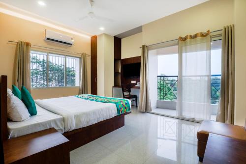 Khanapara Hotel | Urban Oasis: Boutique Inn Steps from GNRC Hospital