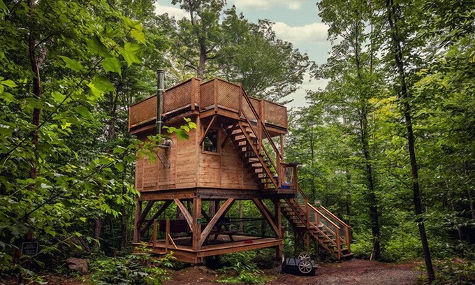 Saint-Faustin-Lac-Carre House | Treehouse #11 (in the forest)