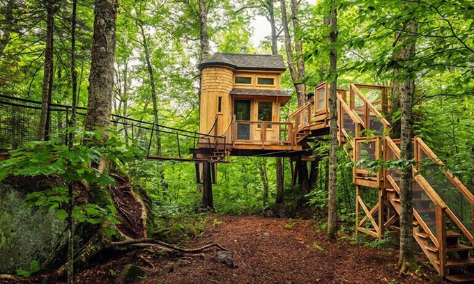 Saint-Faustin-Lac-Carre House | Treehouse #13 (in the forest)