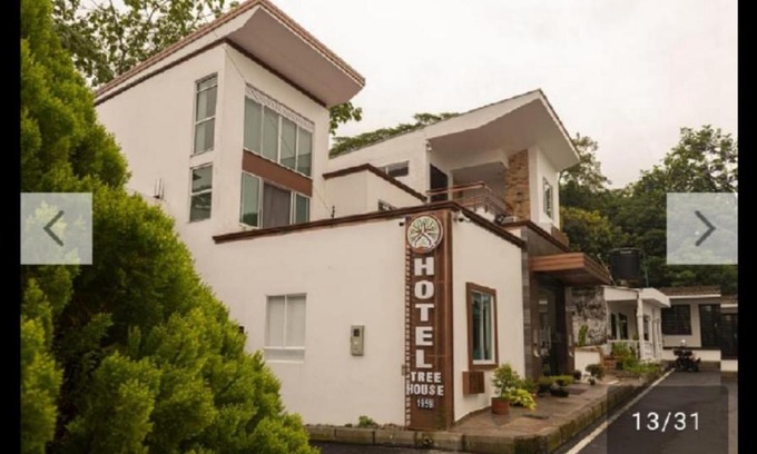 Villavicencio Hotel | Inviting Treehouse 1959 Hotel with Breakfast & Hot Tub