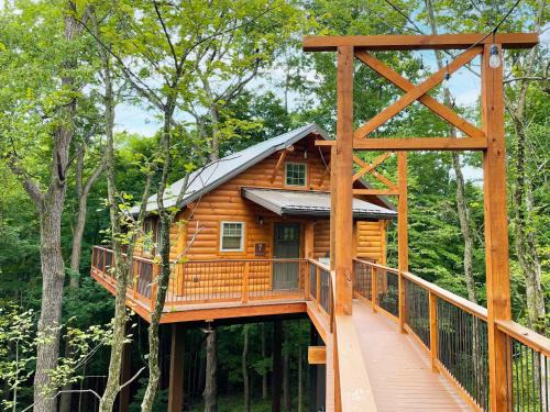 Millersburg House | Experience Treehouse #7: Child-Friendly Getaway Awaits!