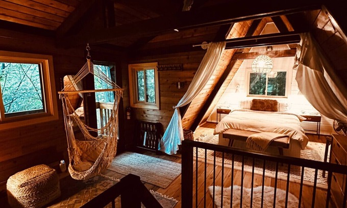 Huntsville Apartment | Exceptional A-Frame Treehouse with Hot Tub & Fireplace