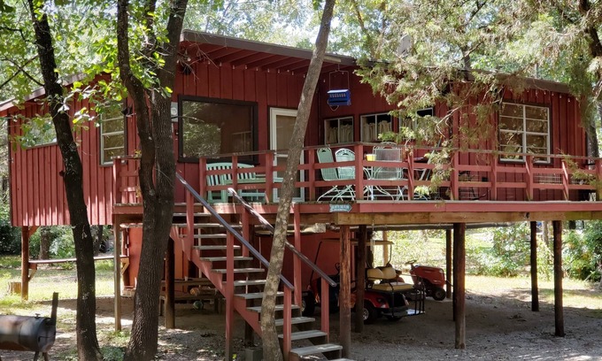 Gordonville Cabin | Cozy Treehouse Cabin with Beach and Lake Access