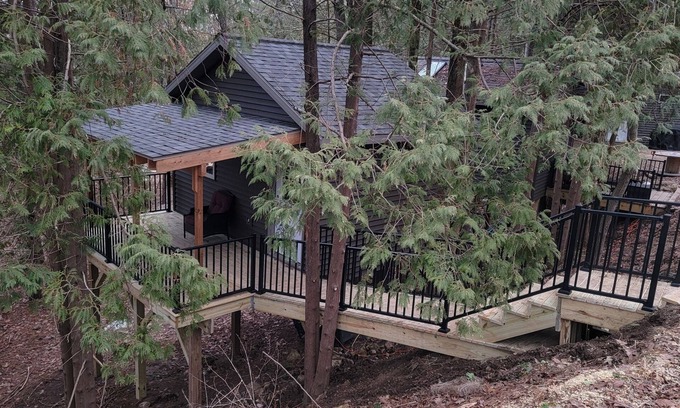Winona County Cabin | Nature Retreat: Treehouse Cabin with Ocean Views