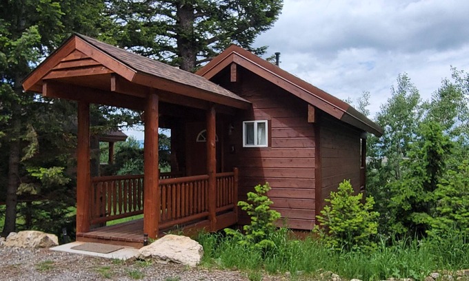 Island Park Apartment | Cozy Retreat at Treehouse North Near Yellowstone - Ocean View!