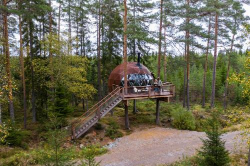 Rakkestad Other | Enchanting Treehouse Dome for Unforgettable Getaways