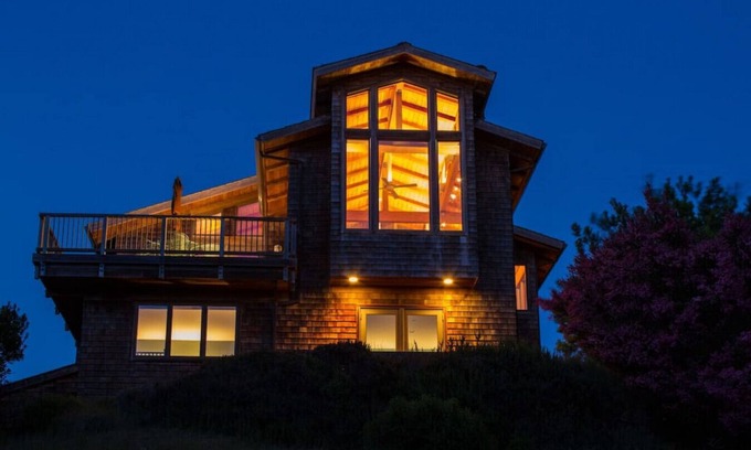 Inverness House | Family-Friendly Retreat with Piano & Fireplace - 10/10 Rated