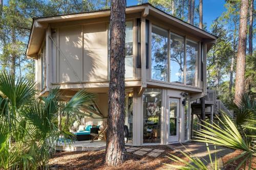 Sea Pines House | Relaxing Treehouse Retreat in Harbourtown, Sea Pines