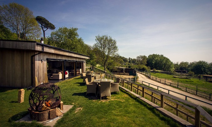 Hythe Cabin | Enchanting Treehouse Hotel at Port Lympne Reserve