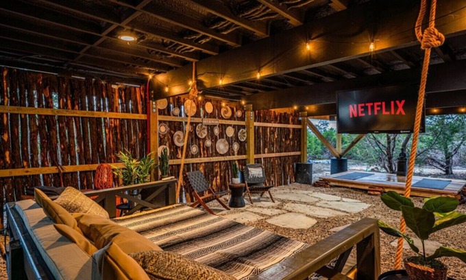 Fredericksburg Cabin | Romantic Treehouse Retreat with Hot Tub in Fredericksburg