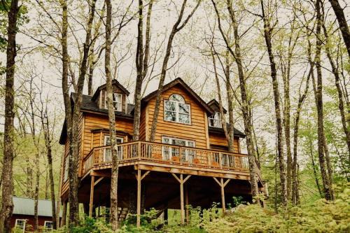 Stoneham House | Cozy Treehouse Escape in Maine Woods at The Grand Oak