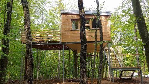 Lovinac Villa | Treehouse Lika 2: Rated 10/10 with Hot Tub & Pet Friendly