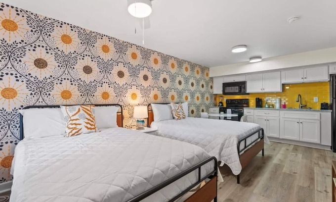 Windy Hill Apartment | Guest Rated: 10/10 TreeHouse Lodge - Walk to Beach & Pet-Friendly