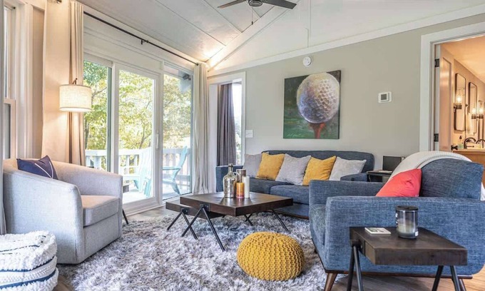 Pinehurst Condo | Experience The Tee Box Treehouse with Lake View & Spa