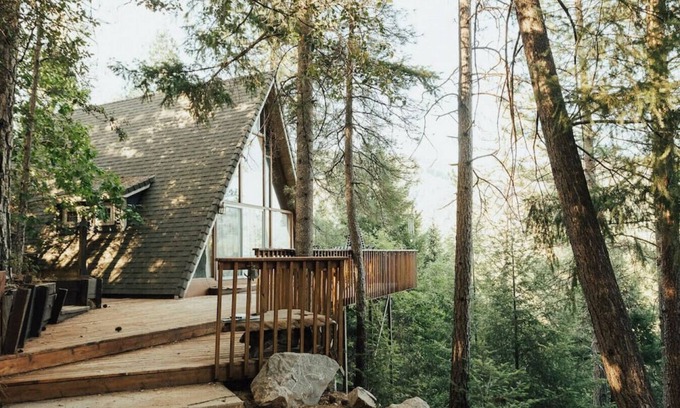 Lakehead Cabin | Discover Treehouse: A Frame Cabin with Spectacular Views