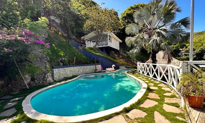 Xanadu House | Inviting Treehouse: Top-Rated Stay with Pool & Family Fun