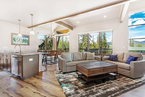 Wildernest House | Treehouse Village 323: Family-Friendly Fun with Pool & Hot Tub