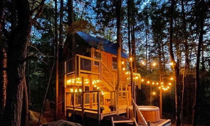 Bryant Pond Cabin | Experience a Cozy Treehouse With Hot Tub Near Sunday River