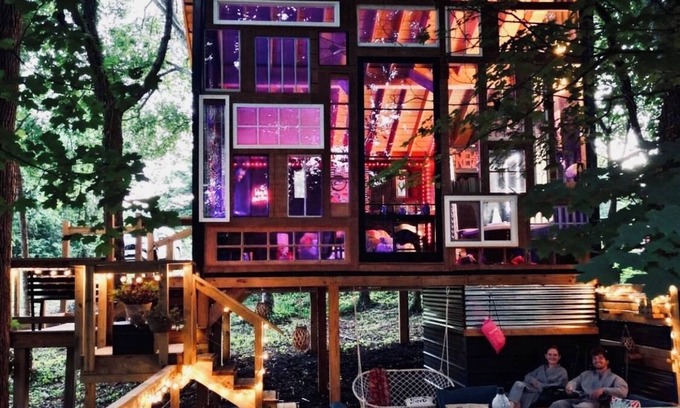 Doyle Apartment | Inviting Treehouse with Scenic Views for Nature Lovers