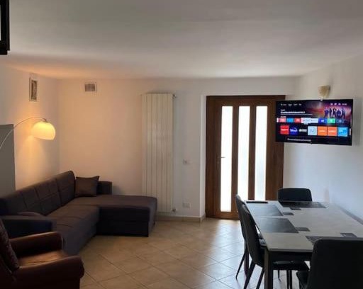 Longano Apartment | Modern TreeStay Apartment: Family-Friendly & Highly Rated