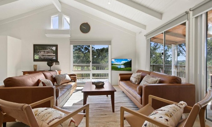 Metung House | Elevated Comfort at Treetop: Rated 9.7 by Guests