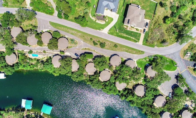 Lakeway House | Treetop Bungalow - shared community Pool/Hot Tub #18