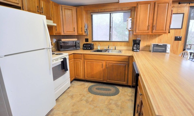 The Woods House | Cozy Treetop Cabin with Pool and Pet-Friendly Amenities