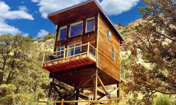 Orderville Cabin | Unforgettable Treetop #10 at East Zion Resort Awaits You