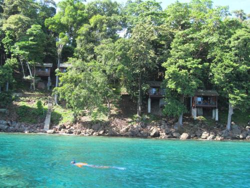 Iboih House | Oceanfront Treetop Guesthouse & Bungalows - Rated 9/10!