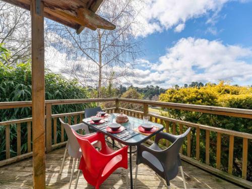 Taupo House | Relaxing Treetop Hideaway in Taupo - Family & Pet Friendly