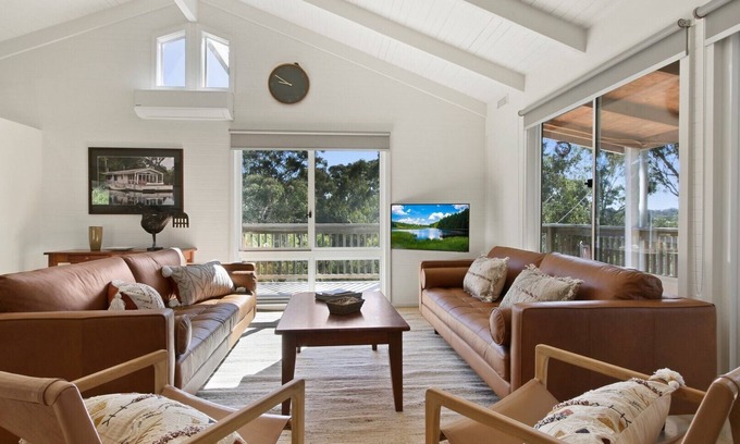 Metung House | Discover Treetop House at Metung with Scenic Lake Views