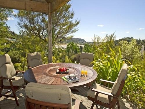 Tairua House | Relaxing Treetop Oasis - Family-Friendly Holiday Home