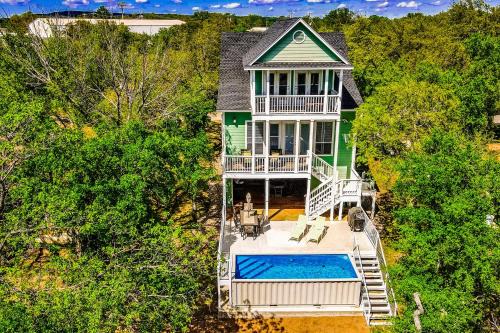 Kingsland House | Experience Treetop on LBJ: Family-Friendly with Pool Access