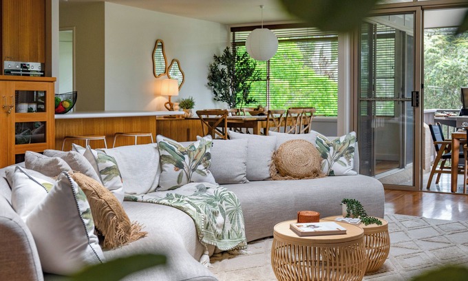 Macmasters Beach House | "Treetop Retreat" – Ocean Views & minutes to Beach