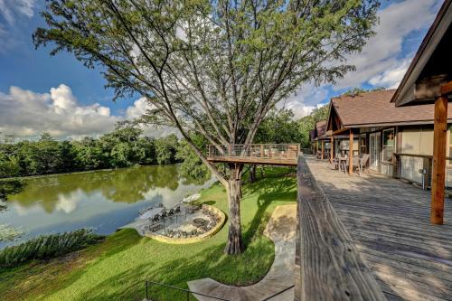 Center Point Cabin | Top-Rated Treetop River Cabins on the Guadalupe River