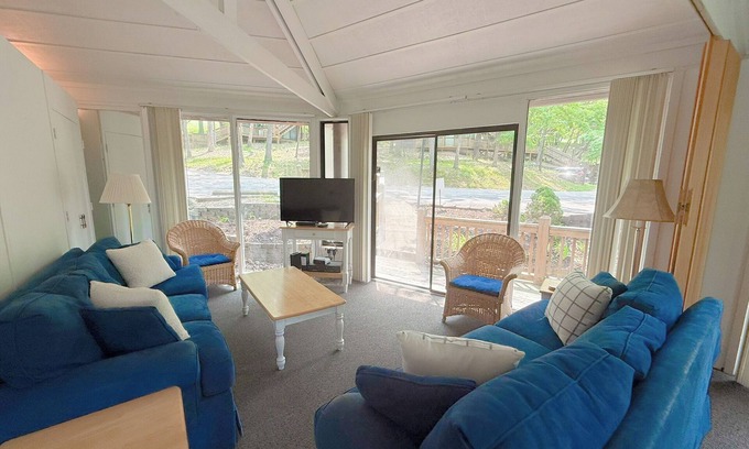 Village of Four Seasons Apartment | Treetop House in Forest 3BD/3BA/Deck/Pools/Grill/Dock-Sleeps 8PP