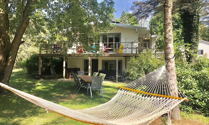 Holland House | Inviting Retreat with Treetop Views and Ocean Access